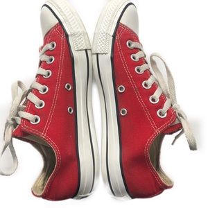 Red converse all stars size wmn’s 7.5 men’s 5.5